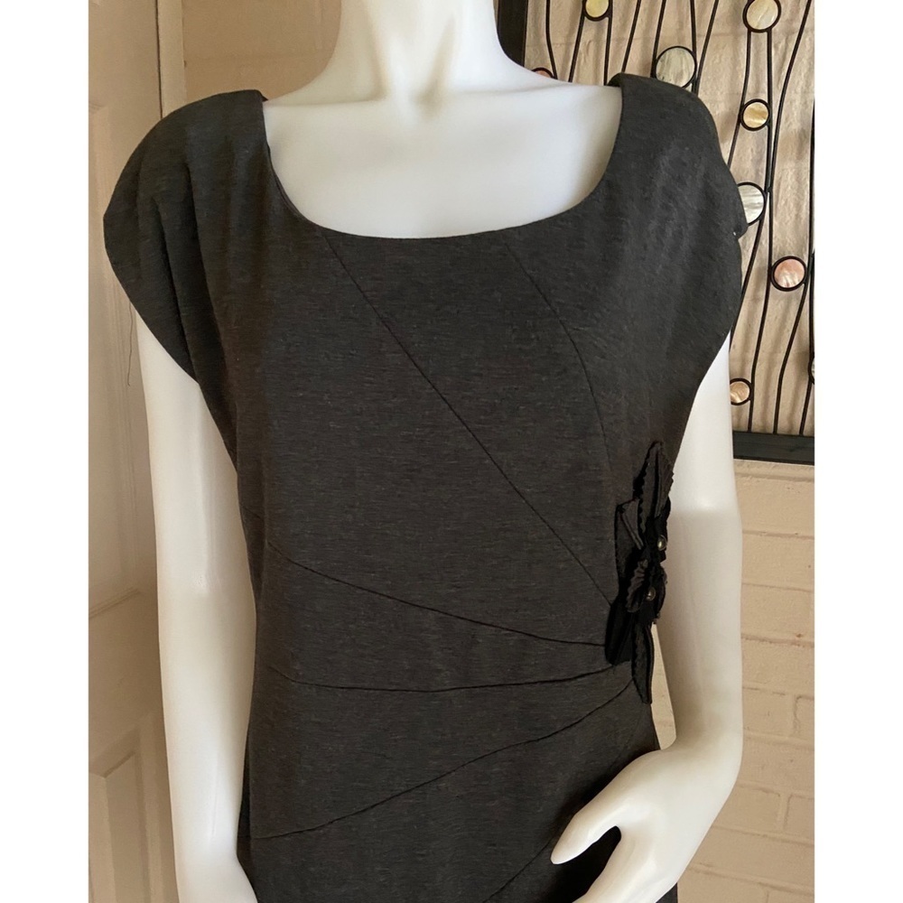 SUZI Chin for Maggy Boutique Sleeveless Shift Dress - Picture 1 of 8